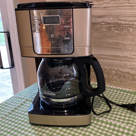 Sunbeam 12 cup programmable coffee maker - Picture 1 of 4